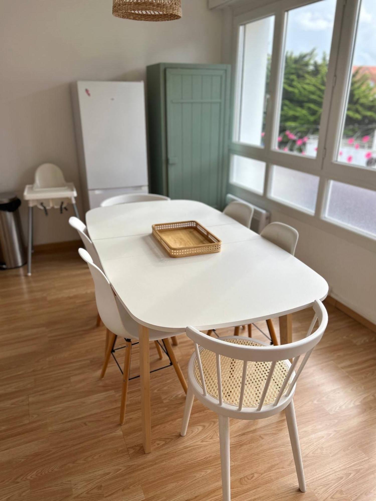 Appartement B De Charme Lumineux Нёфшатель-Ардло Экстерьер фото